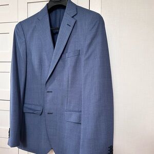 Men's Blue Hugo Boss suit - preowned excellent - 38R